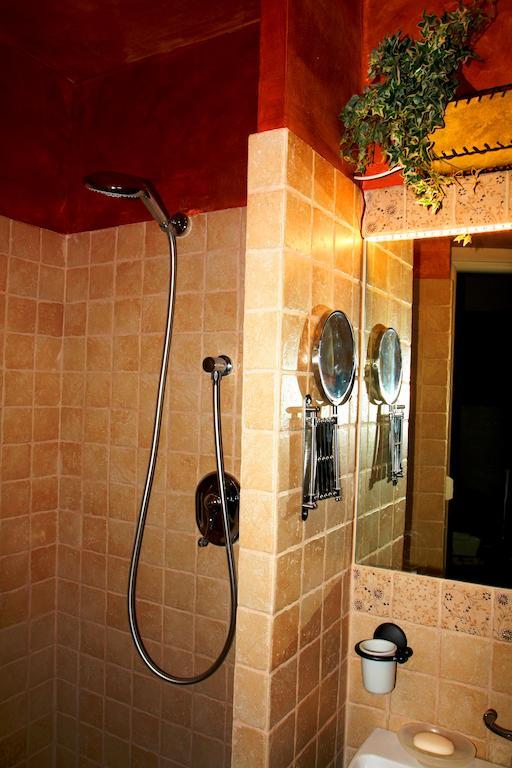 Bed And Breakfast Angolo Fiorito チビタベッキア 部屋 写真