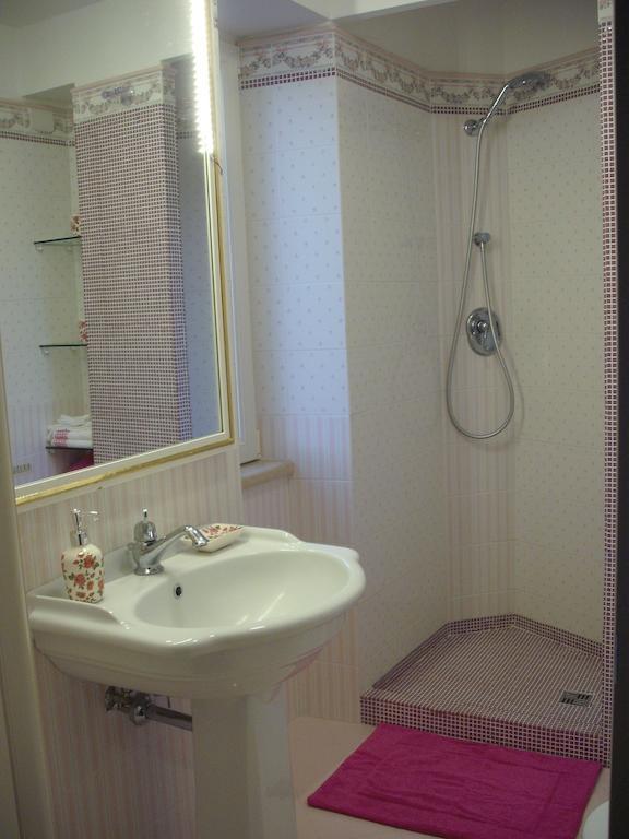 Bed And Breakfast Angolo Fiorito チビタベッキア 部屋 写真