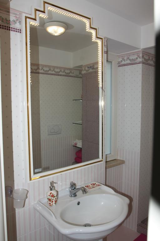 Bed And Breakfast Angolo Fiorito チビタベッキア 部屋 写真