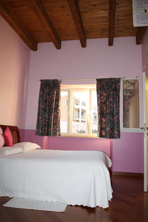 Bed And Breakfast Angolo Fiorito チビタベッキア 部屋 写真