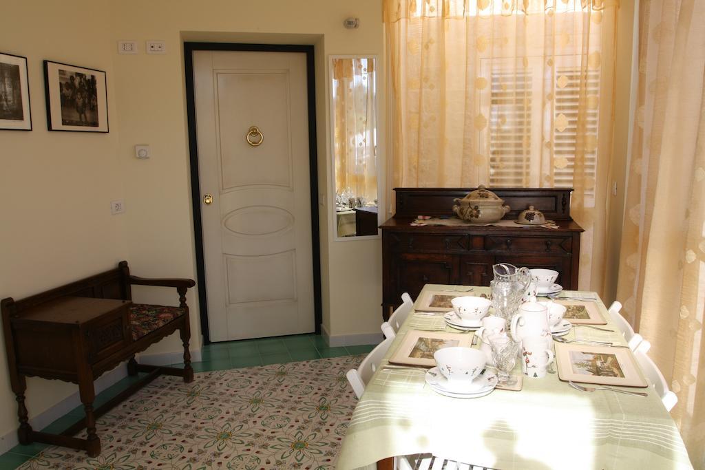 Bed And Breakfast Angolo Fiorito チビタベッキア 部屋 写真
